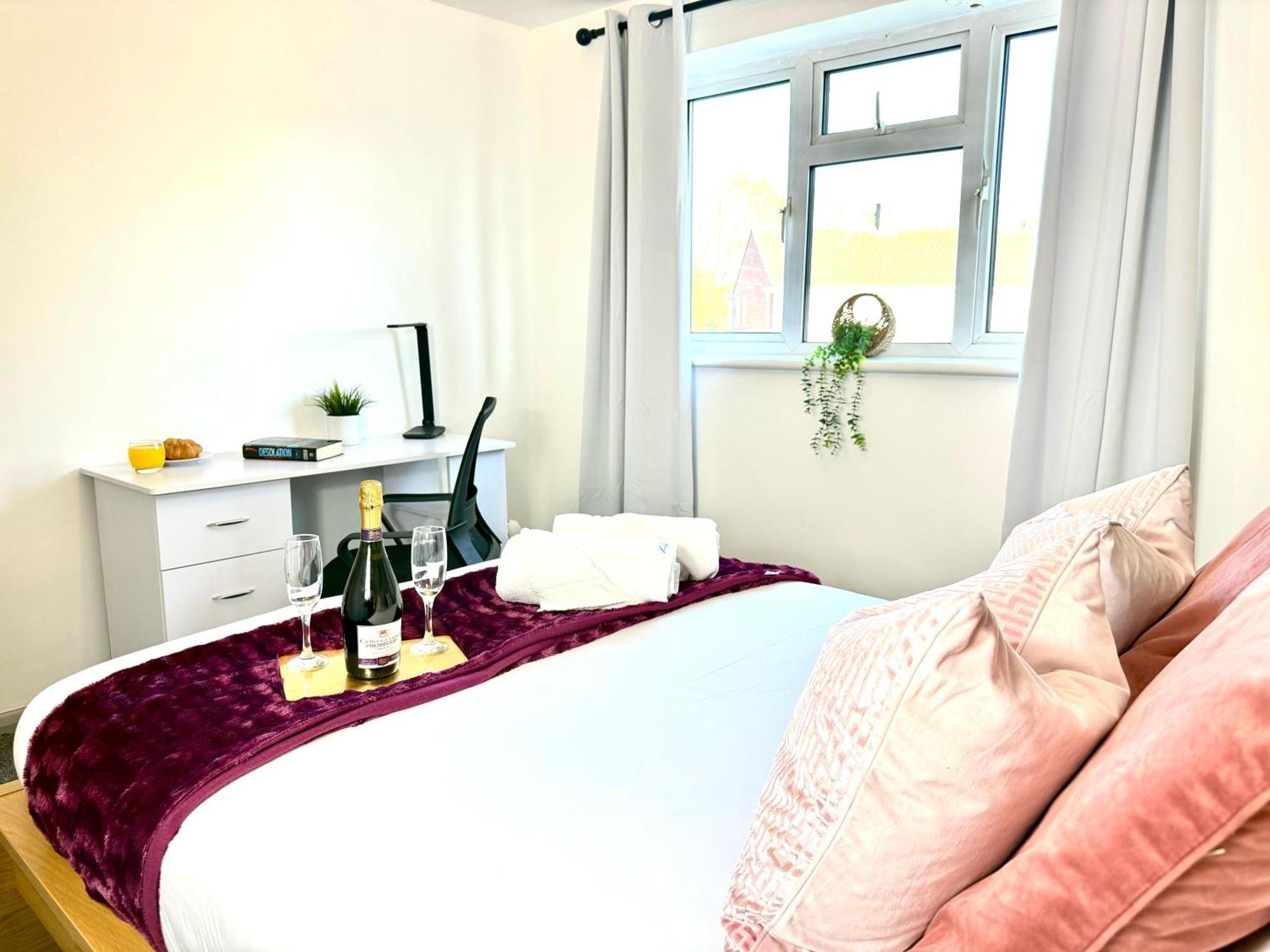 Horizon Villa, 3-bedroom House, Free Parking's, Prime Location With Private Garden Kidlington