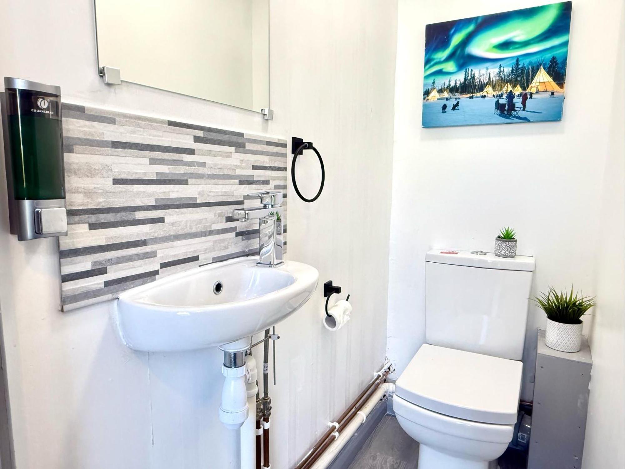 Horizon Villa, 3-bedroom House, Free Parking's, Prime Location With Private Garden *