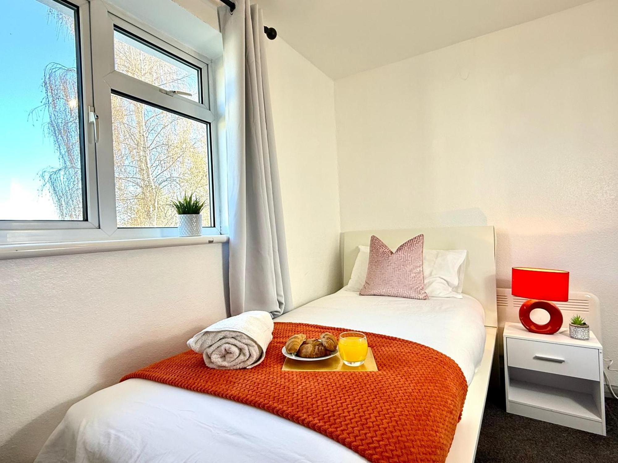 Horizon Villa, 3-bedroom House, Free Parking's, Prime Location With Private Garden Kidlington