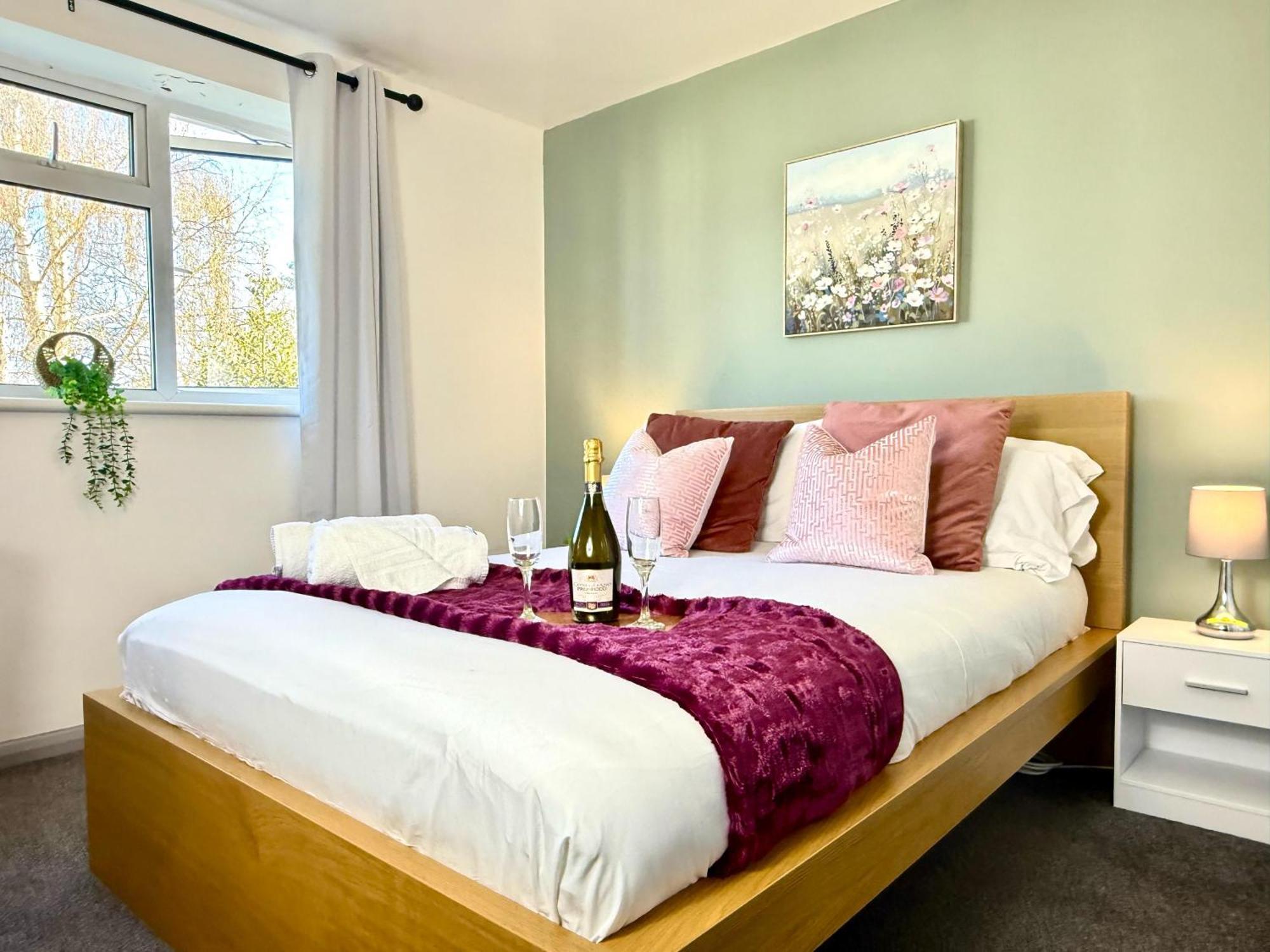 Horizon Villa, 3-bedroom House, Free Parking's, Prime Location With Private Garden *