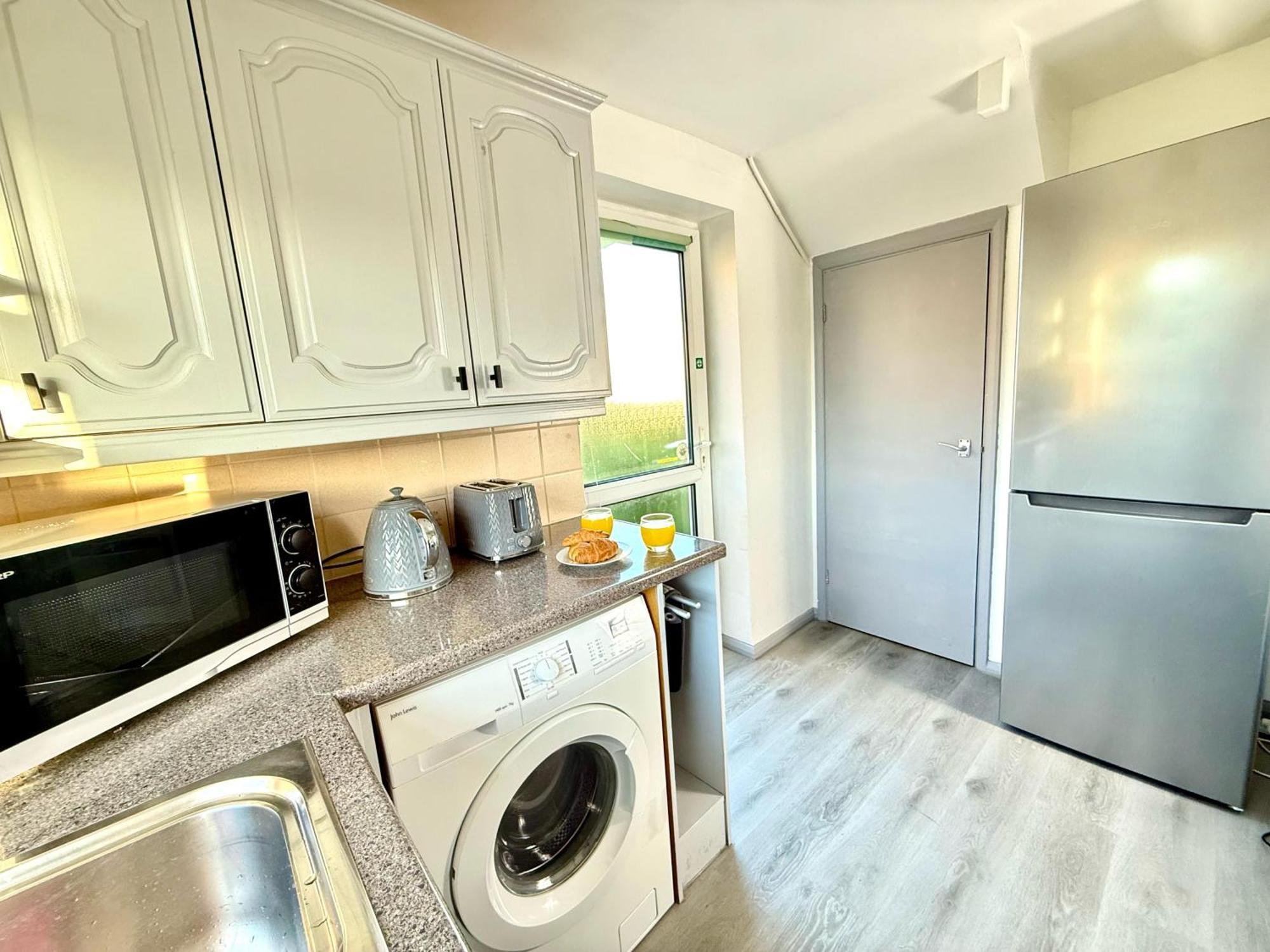Villa Horizon Villa, 3-bedroom House, Free Parking's, Prime Location With Private Garden *